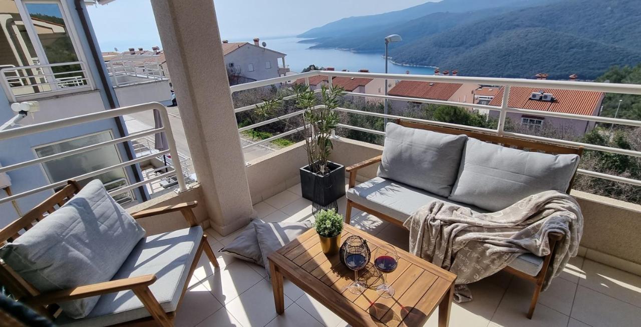 Apartment Cami -Stylish Apartment With A Beautiful Seaview Rabac Exterior photo