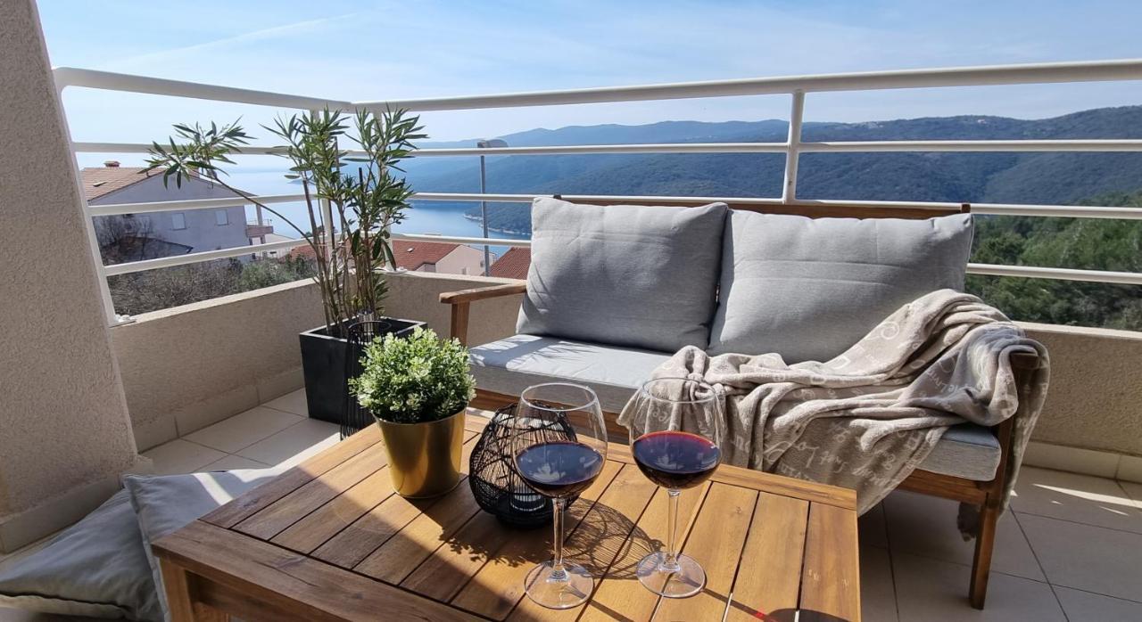 Apartment Cami -Stylish Apartment With A Beautiful Seaview Rabac Exterior photo